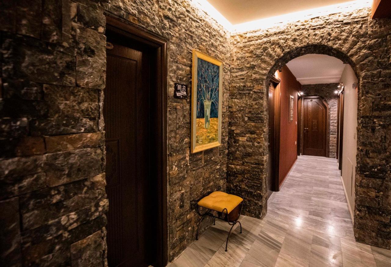 Vila Eden Boutique Hotel Korce Exterior photo