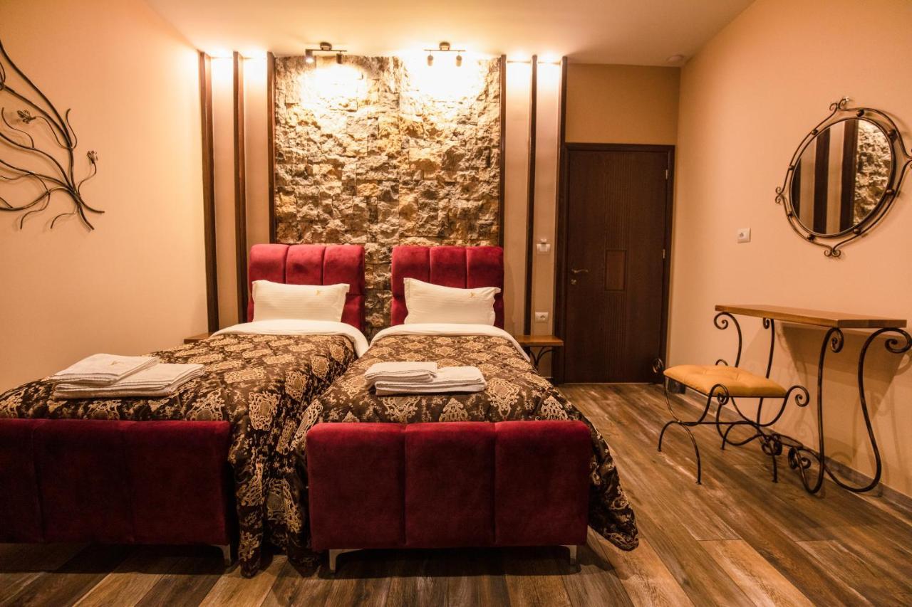 Vila Eden Boutique Hotel Korce Exterior photo