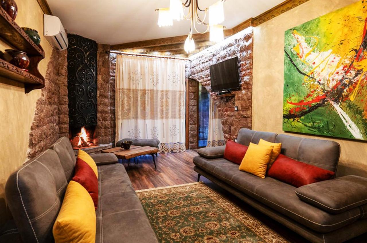 Vila Eden Boutique Hotel Korce Exterior photo