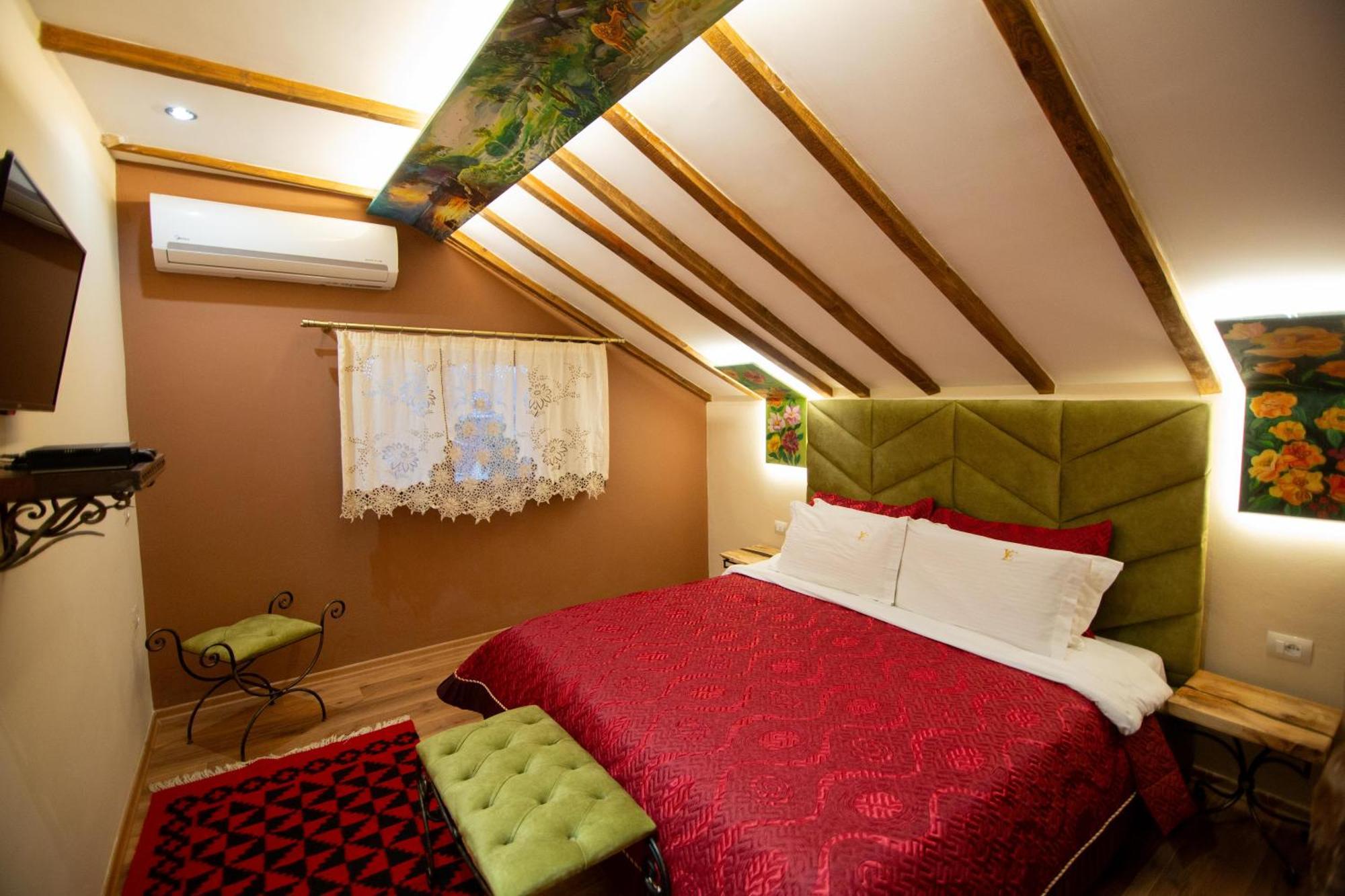 Vila Eden Boutique Hotel Korce Exterior photo