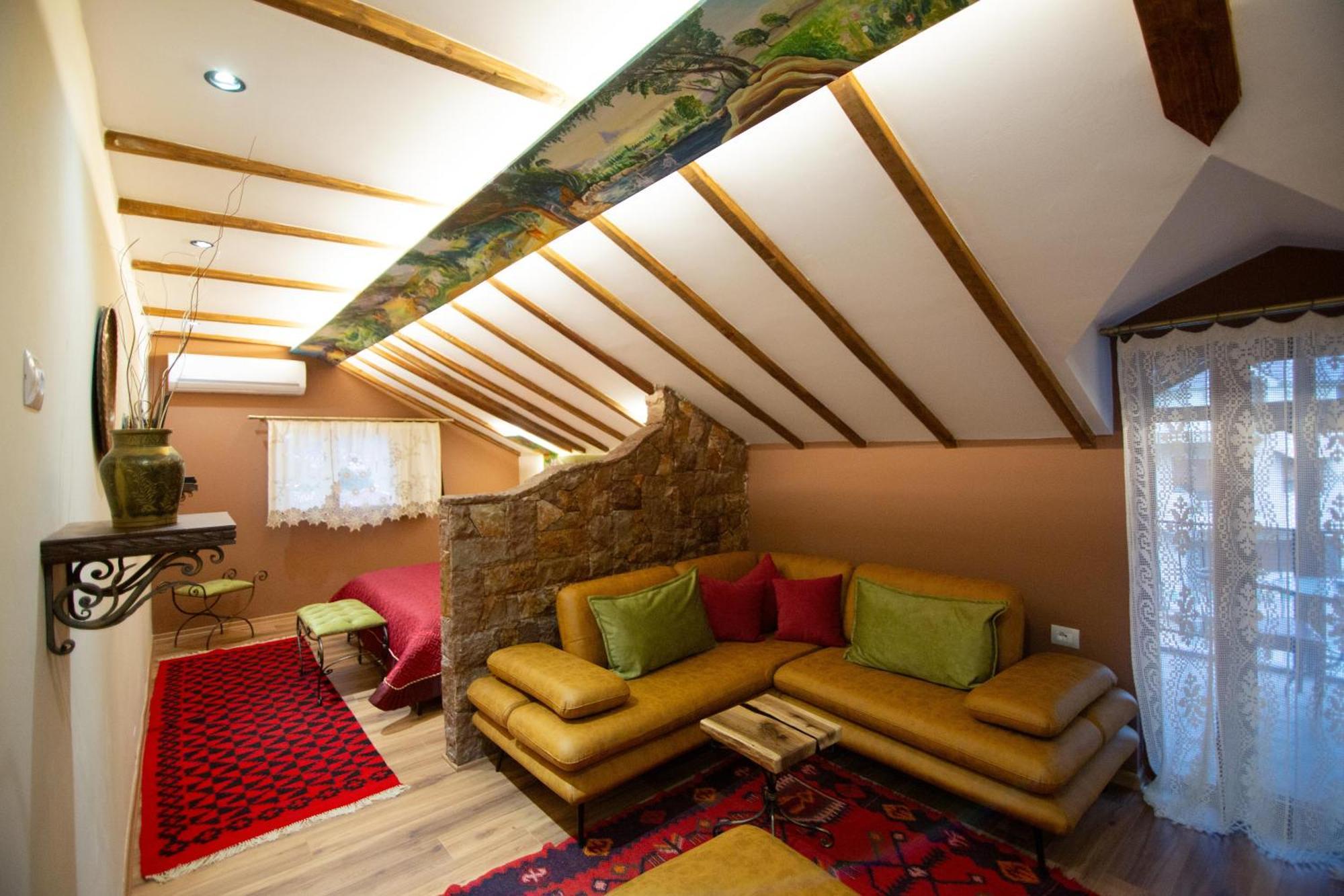 Vila Eden Boutique Hotel Korce Exterior photo