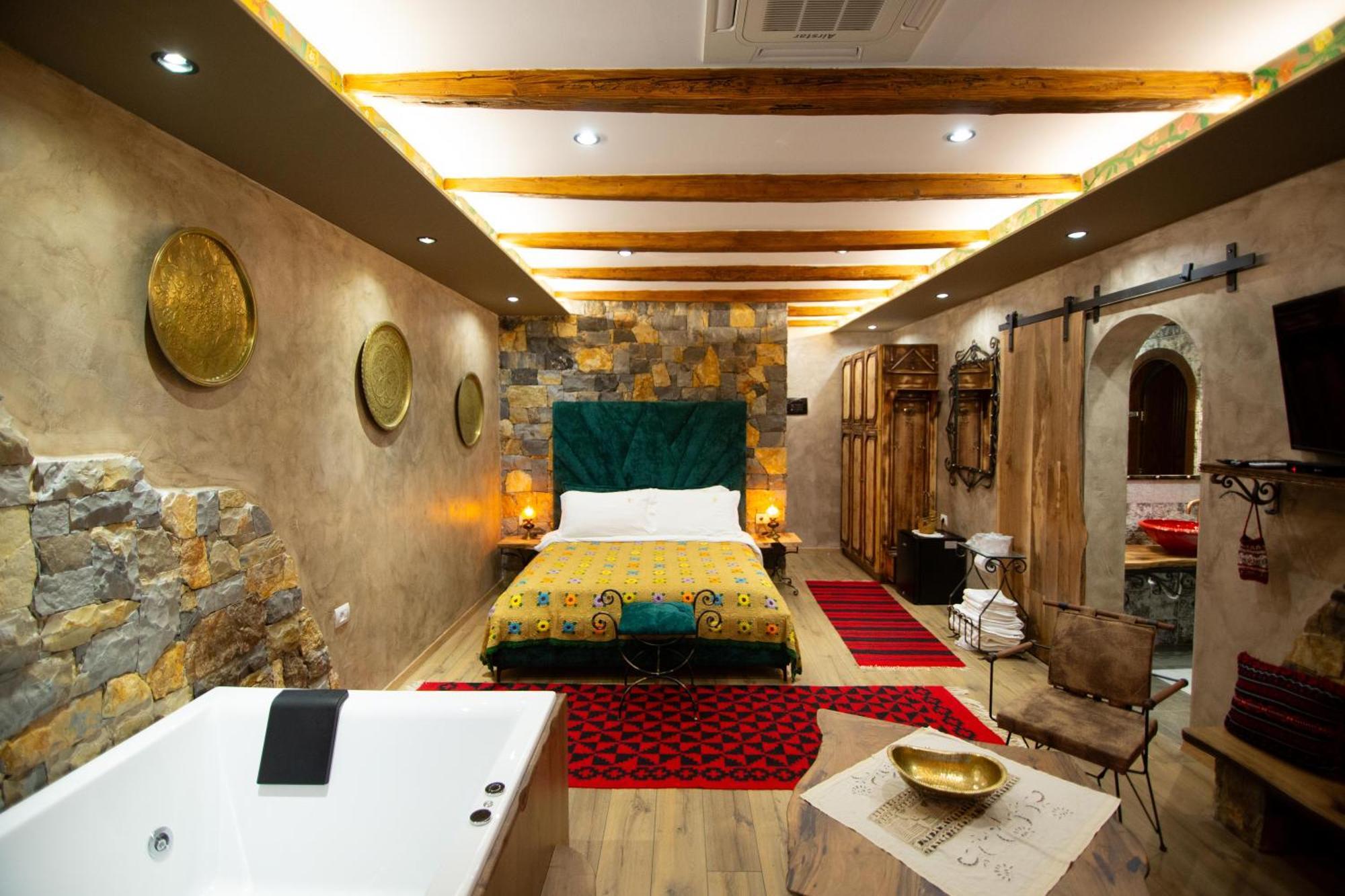 Vila Eden Boutique Hotel Korce Exterior photo