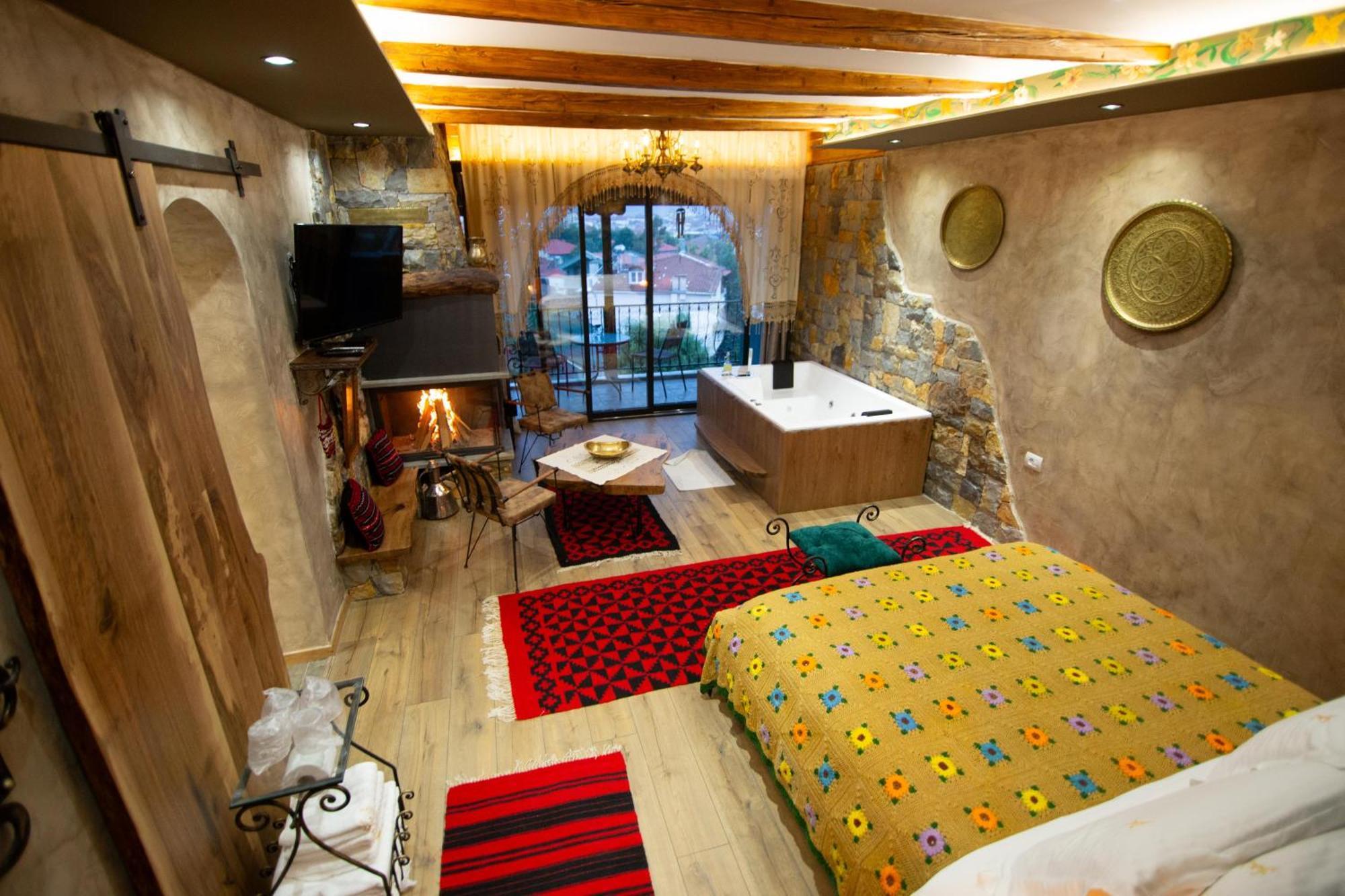Vila Eden Boutique Hotel Korce Exterior photo