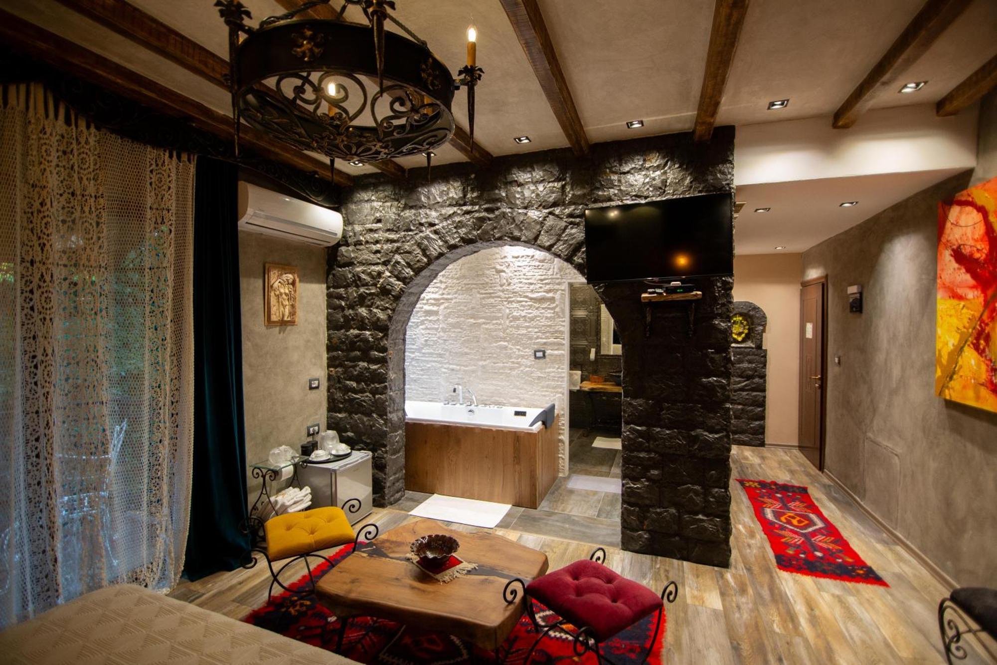 Vila Eden Boutique Hotel Korce Exterior photo