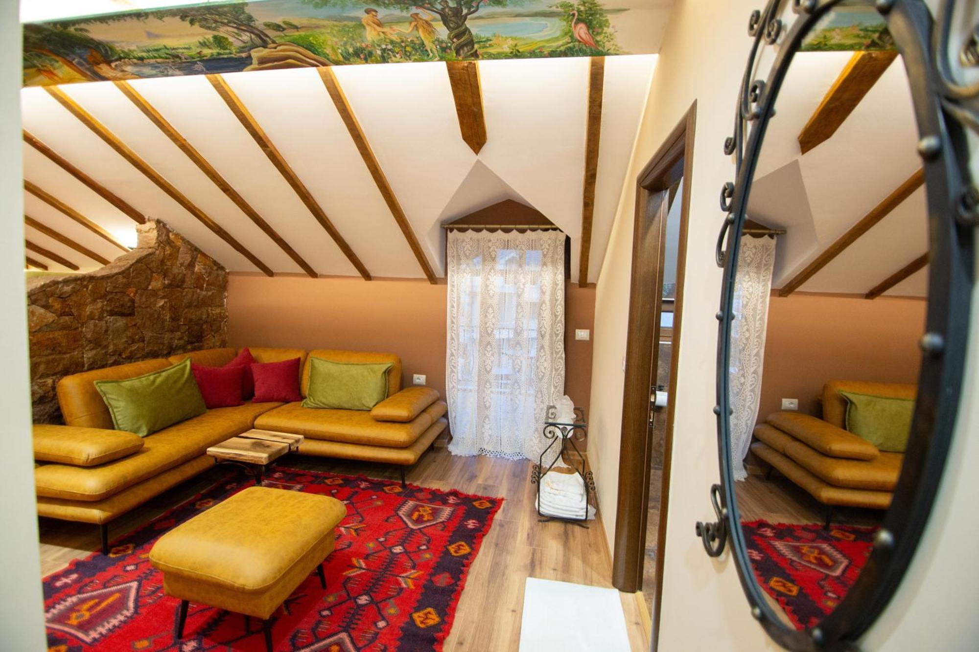 Vila Eden Boutique Hotel Korce Exterior photo