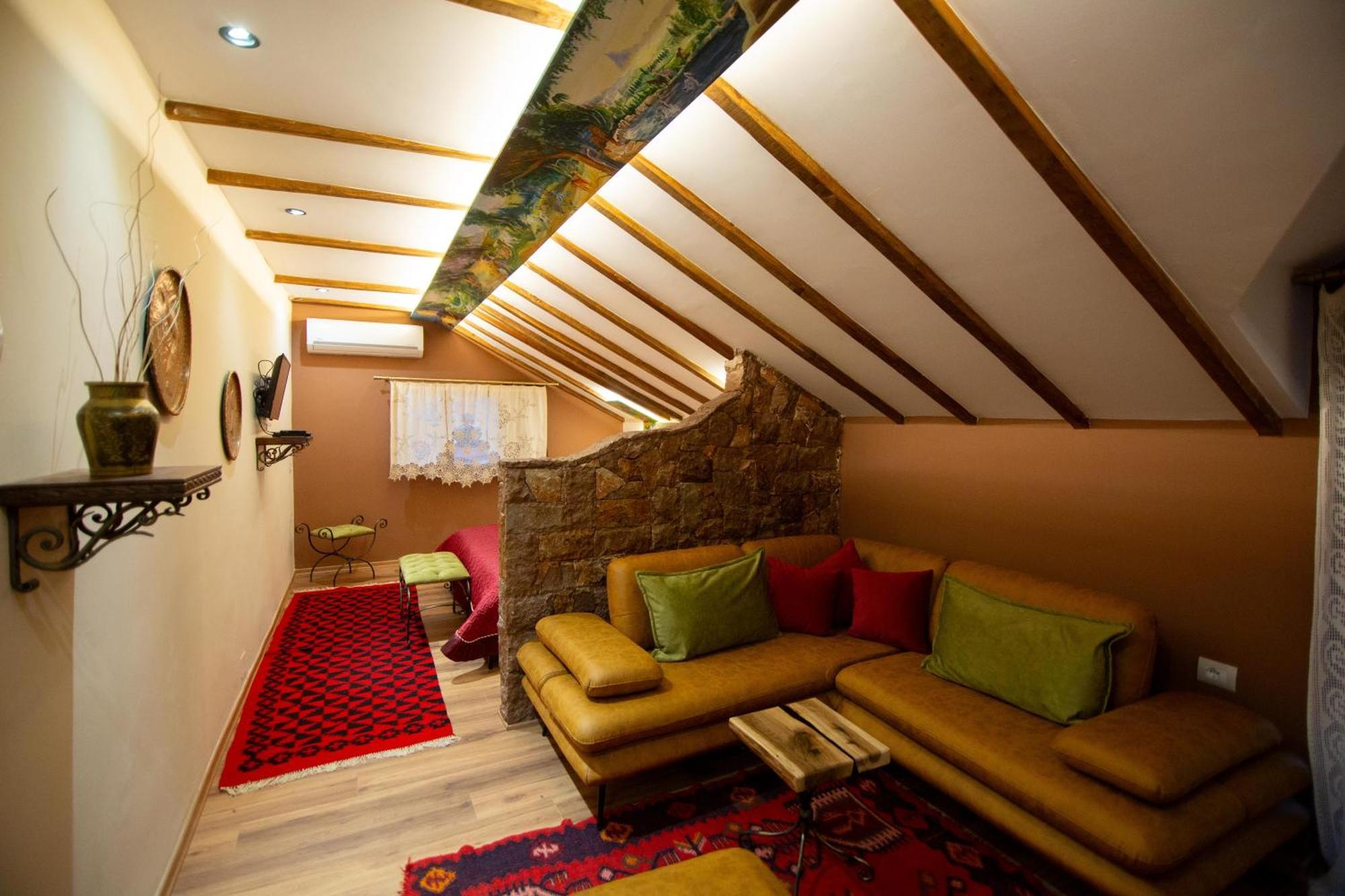 Vila Eden Boutique Hotel Korce Exterior photo